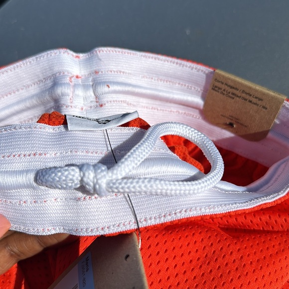 NWT Size Medium Men Orange Dri-Fit Mesh Nike Shorts with pockets / drawstring - Picture 9 of 9